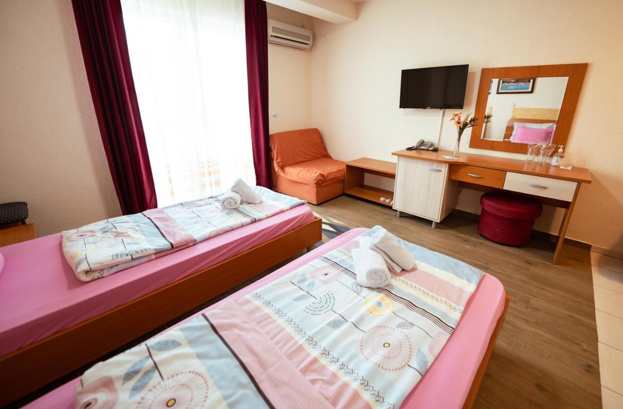 Hotel Holiday-M Охрид Екстер'єр фото
