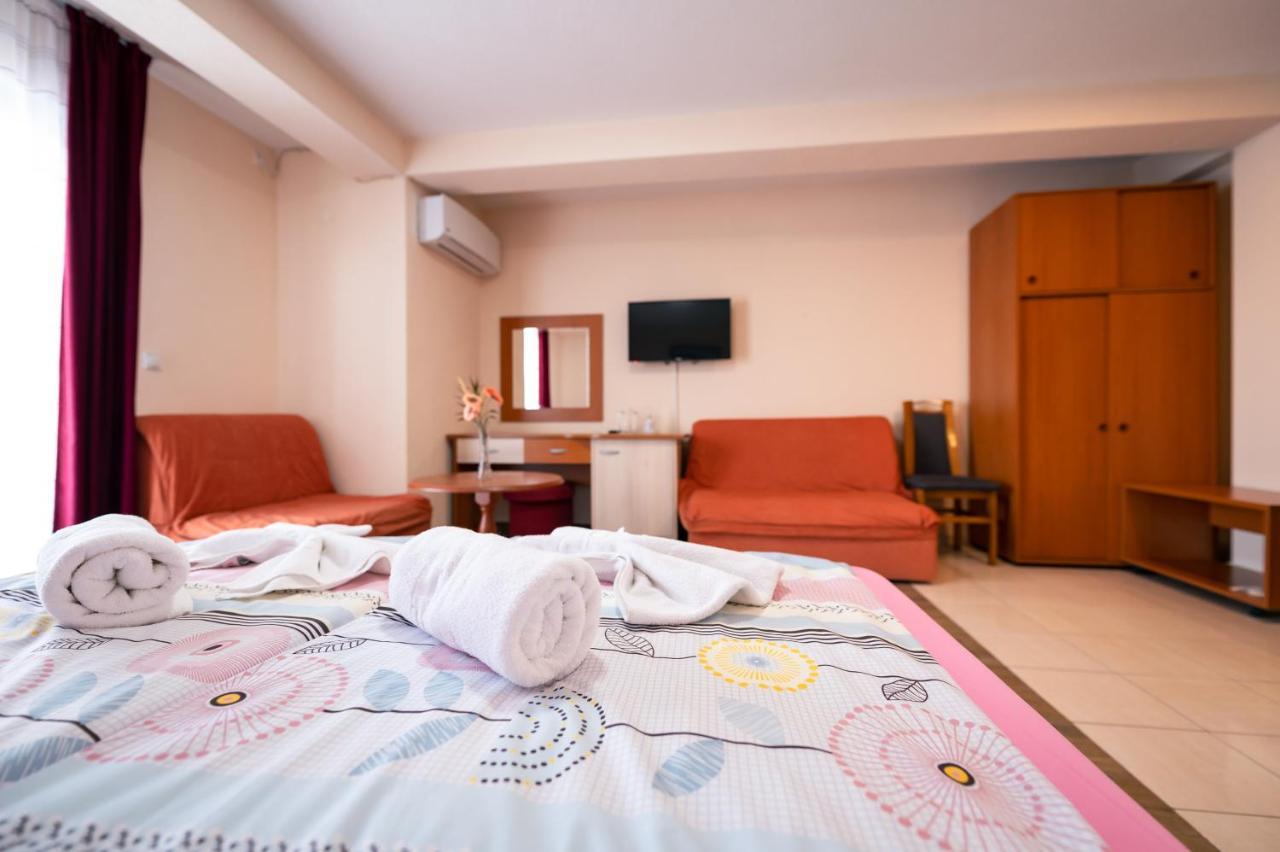 Hotel Holiday-M Охрид Екстер'єр фото