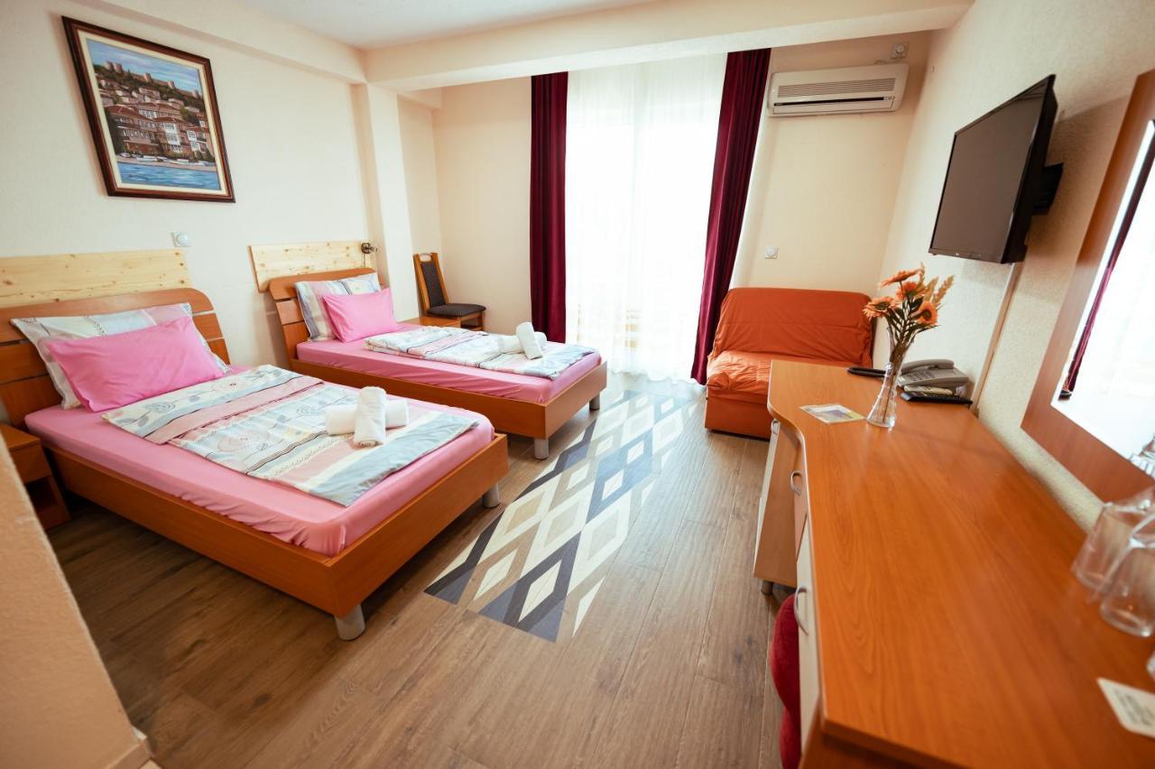 Hotel Holiday-M Охрид Екстер'єр фото