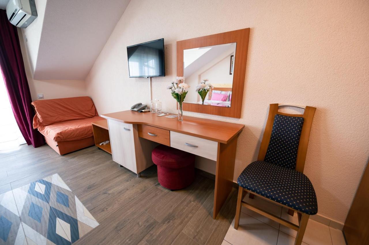 Hotel Holiday-M Охрид Екстер'єр фото