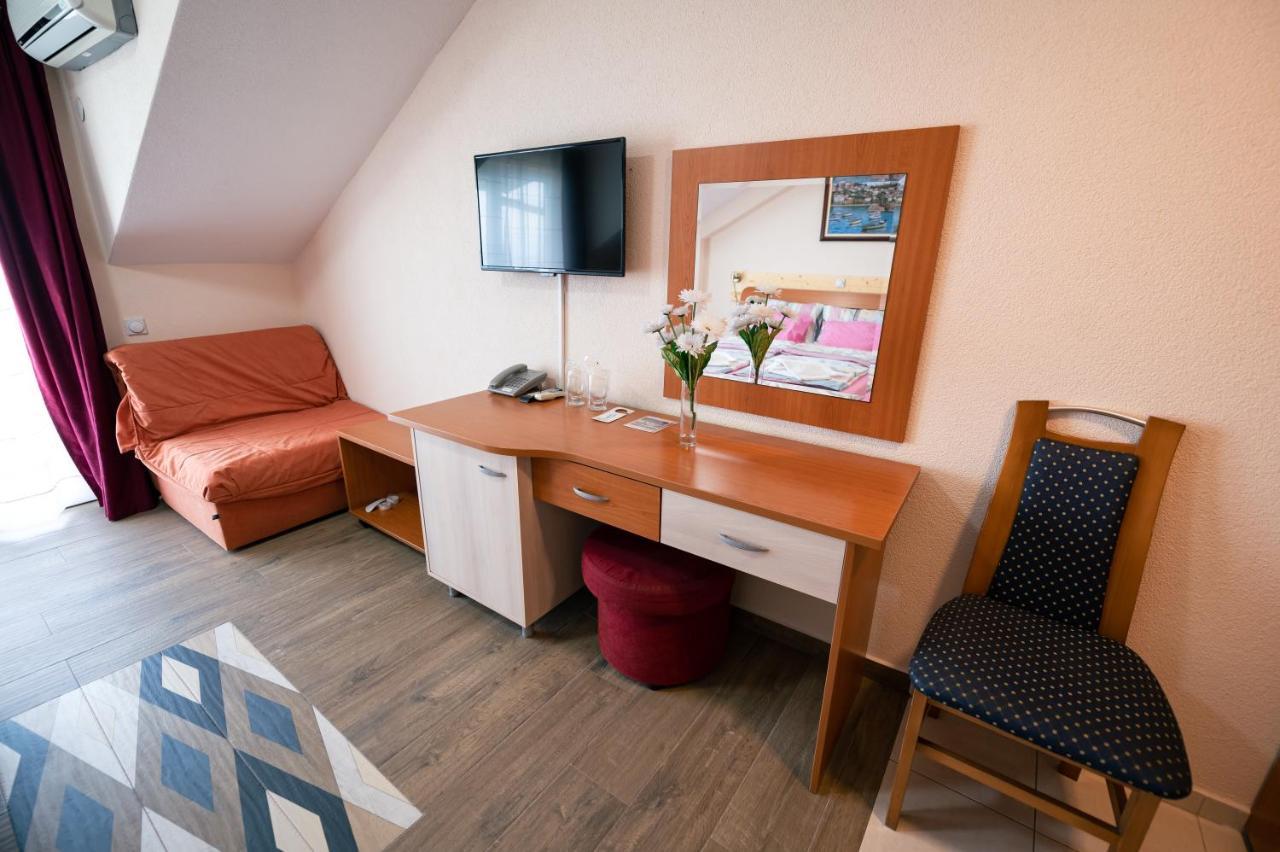 Hotel Holiday-M Охрид Екстер'єр фото