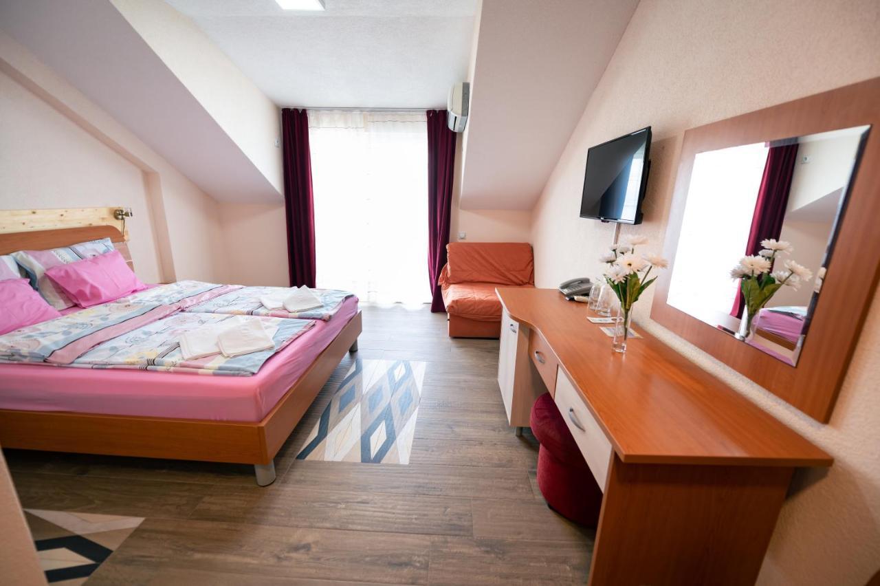 Hotel Holiday-M Охрид Екстер'єр фото