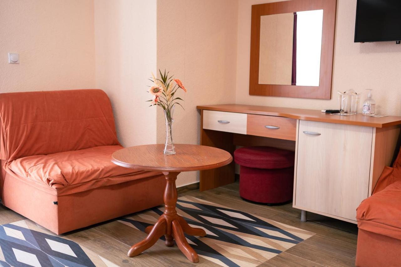 Hotel Holiday-M Охрид Екстер'єр фото