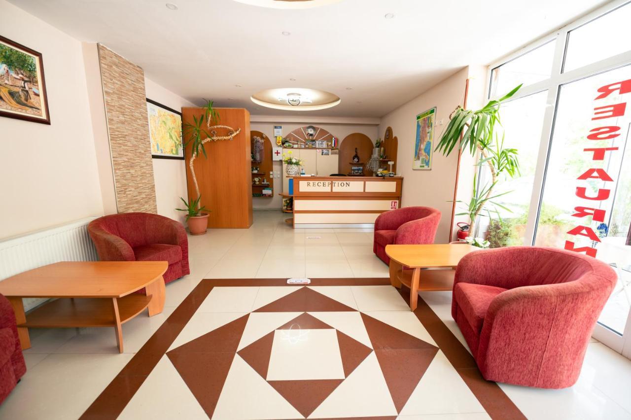 Hotel Holiday-M Охрид Екстер'єр фото