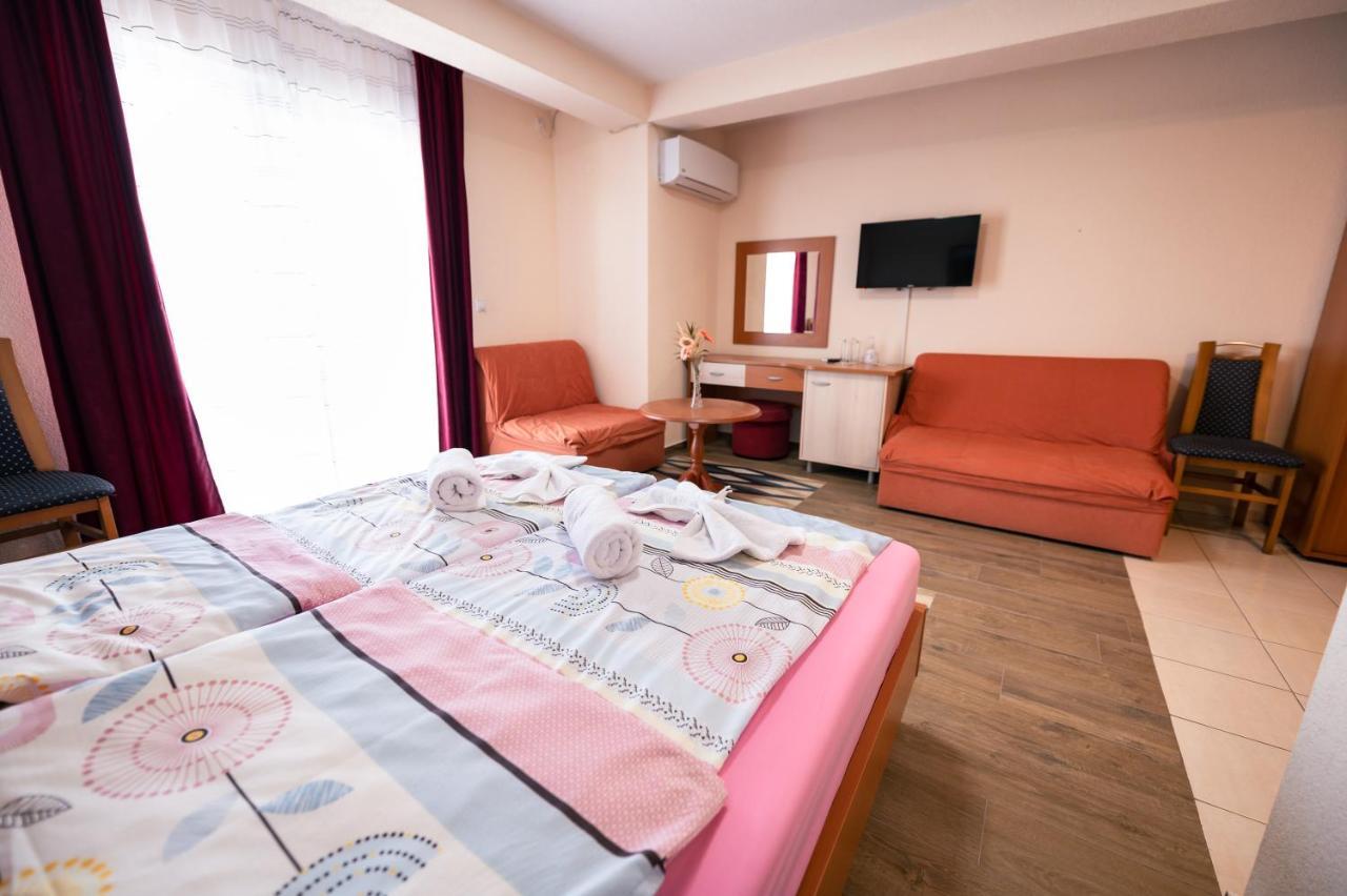 Hotel Holiday-M Охрид Екстер'єр фото