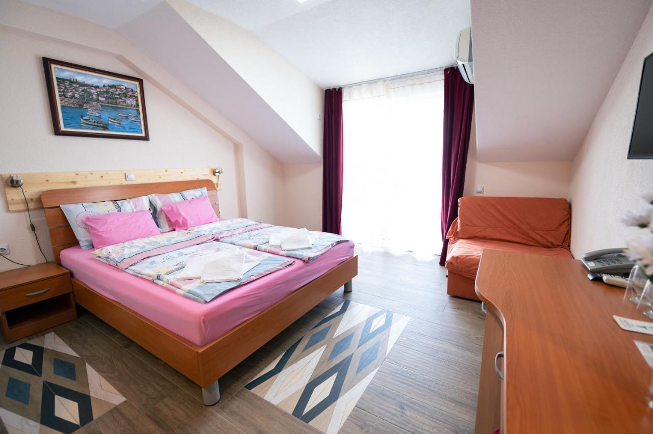 Hotel Holiday-M Охрид Екстер'єр фото