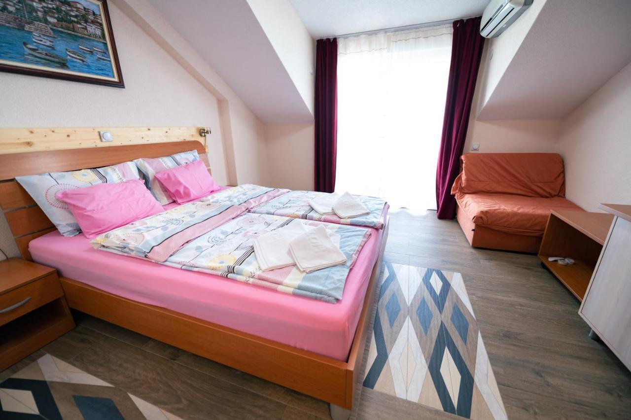 Hotel Holiday-M Охрид Екстер'єр фото