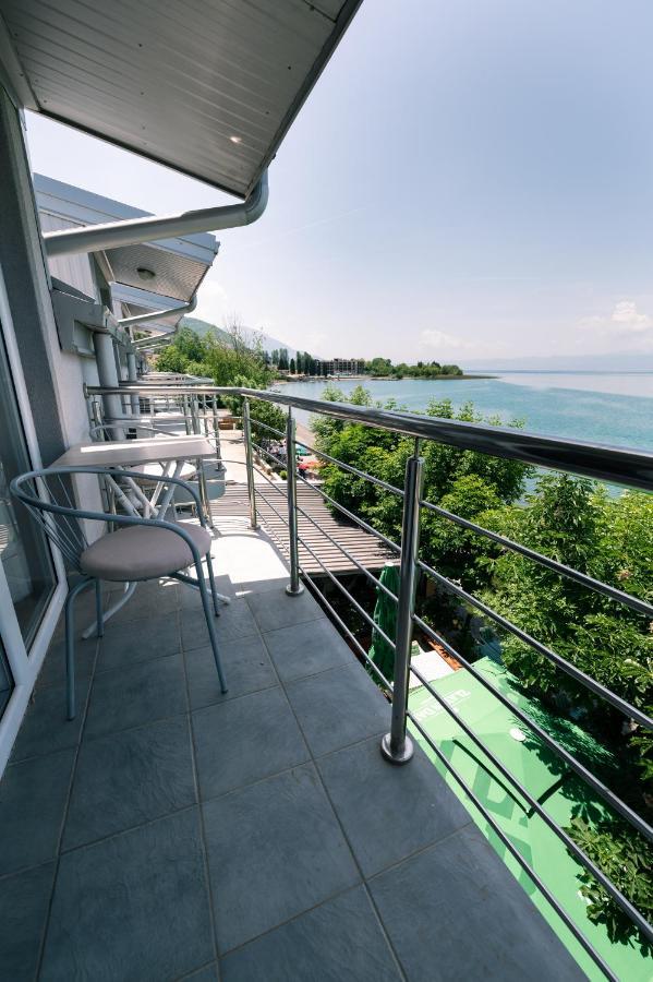 Hotel Holiday-M Охрид Екстер'єр фото