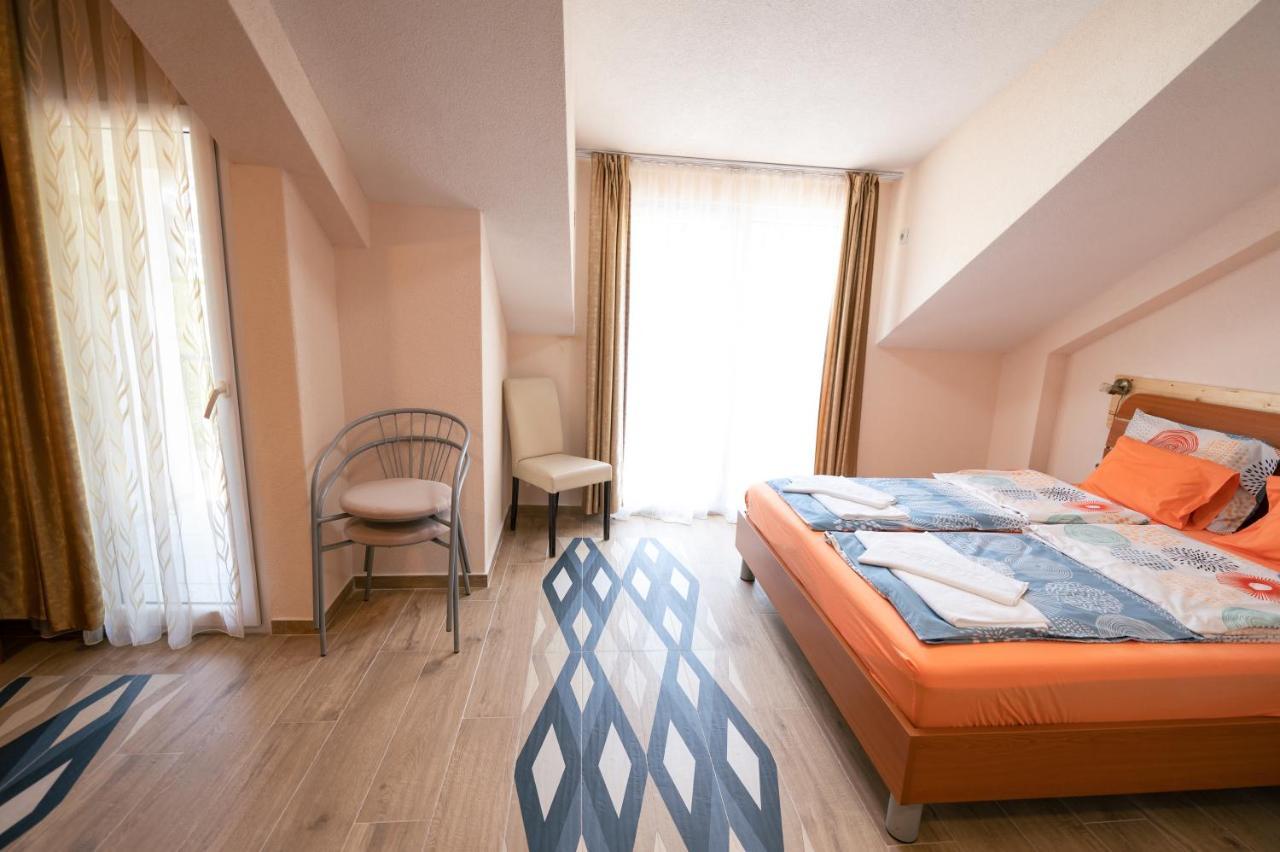 Hotel Holiday-M Охрид Екстер'єр фото