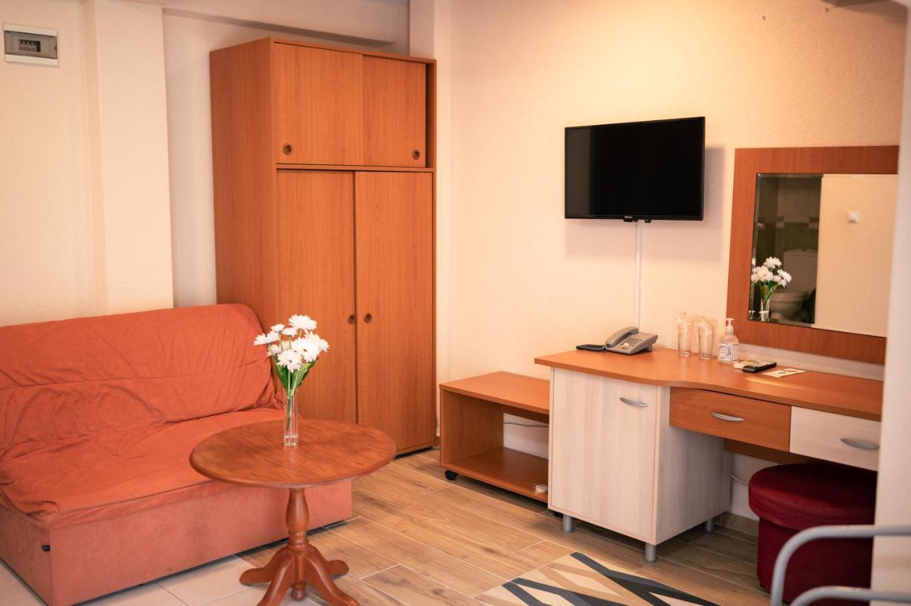 Hotel Holiday-M Охрид Екстер'єр фото