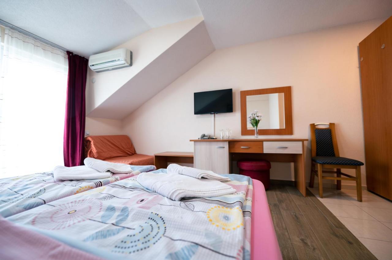 Hotel Holiday-M Охрид Екстер'єр фото