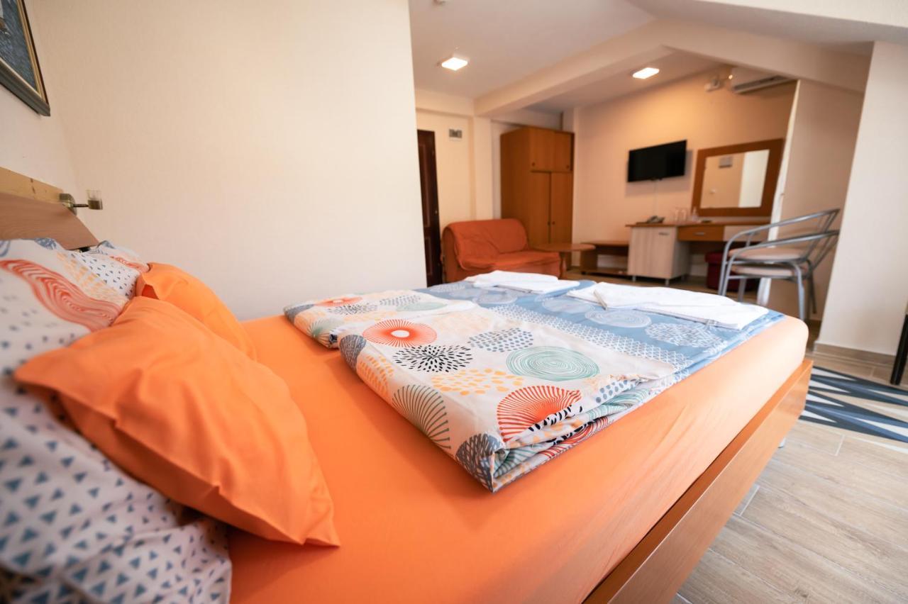 Hotel Holiday-M Охрид Екстер'єр фото