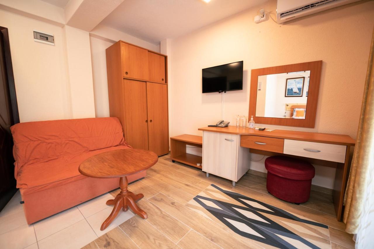 Hotel Holiday-M Охрид Екстер'єр фото