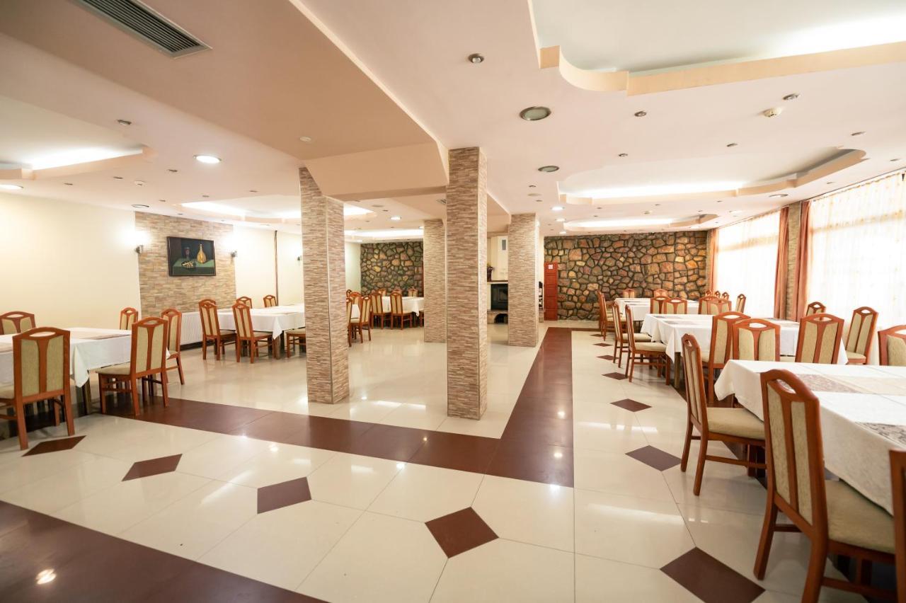 Hotel Holiday-M Охрид Екстер'єр фото