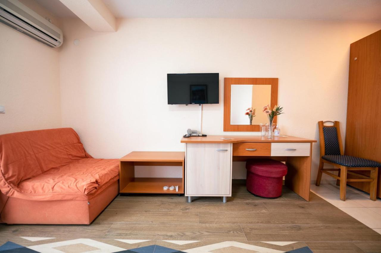 Hotel Holiday-M Охрид Екстер'єр фото